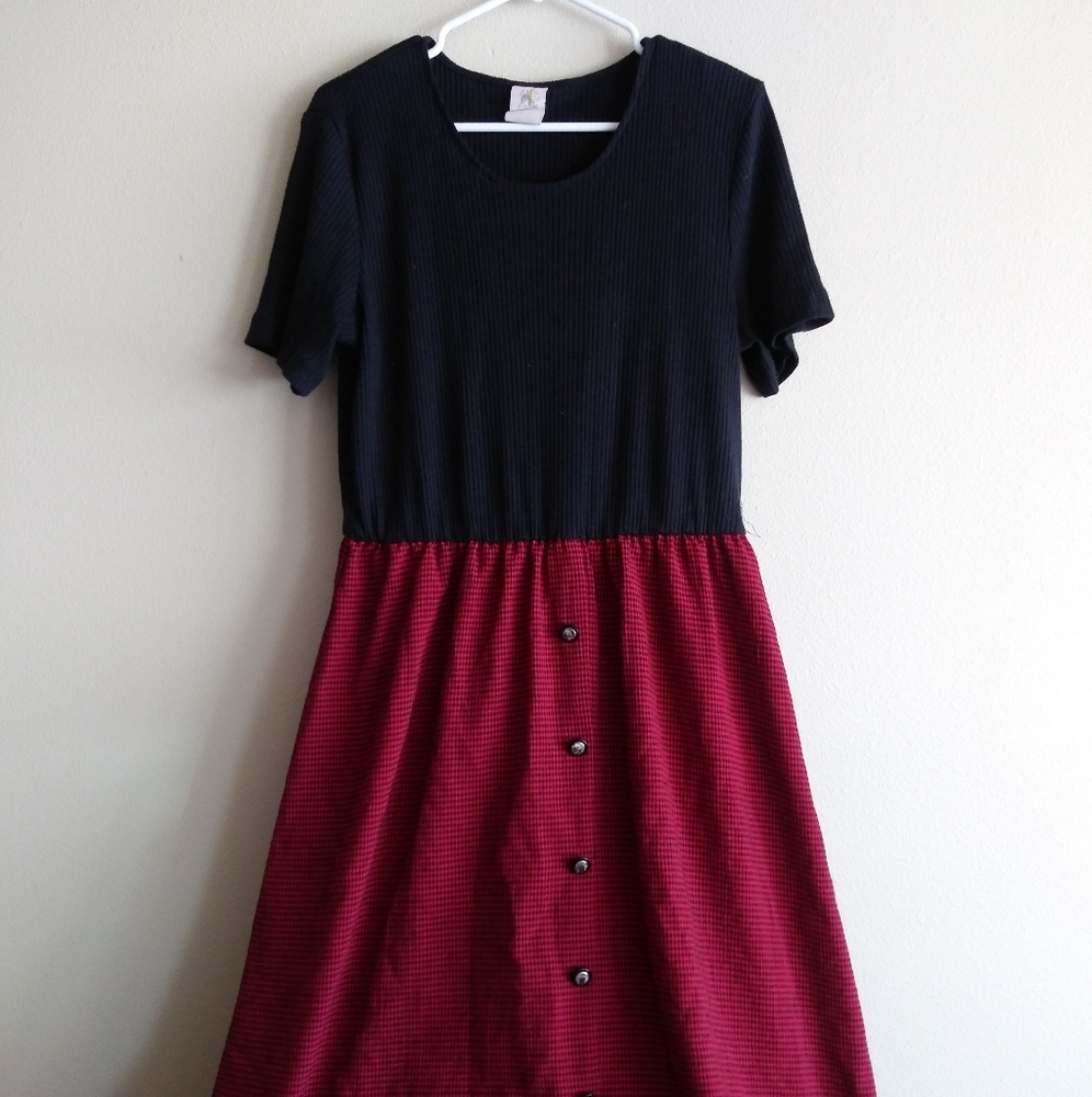 Long Short Sleeved Black and Red 2 Piece Dress